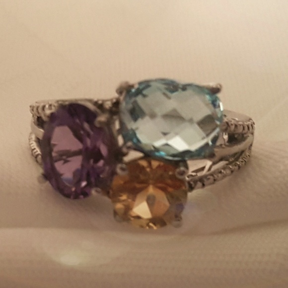 Jewelry - Beautiful Cluster Ring